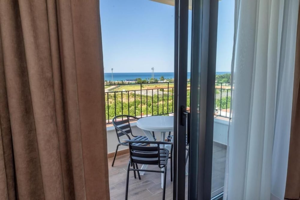 Фото Hotel Pharos