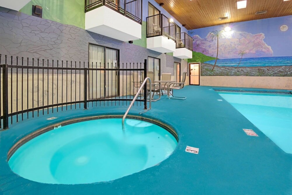 Фото Days Inn by Wyndham East Albuquerque