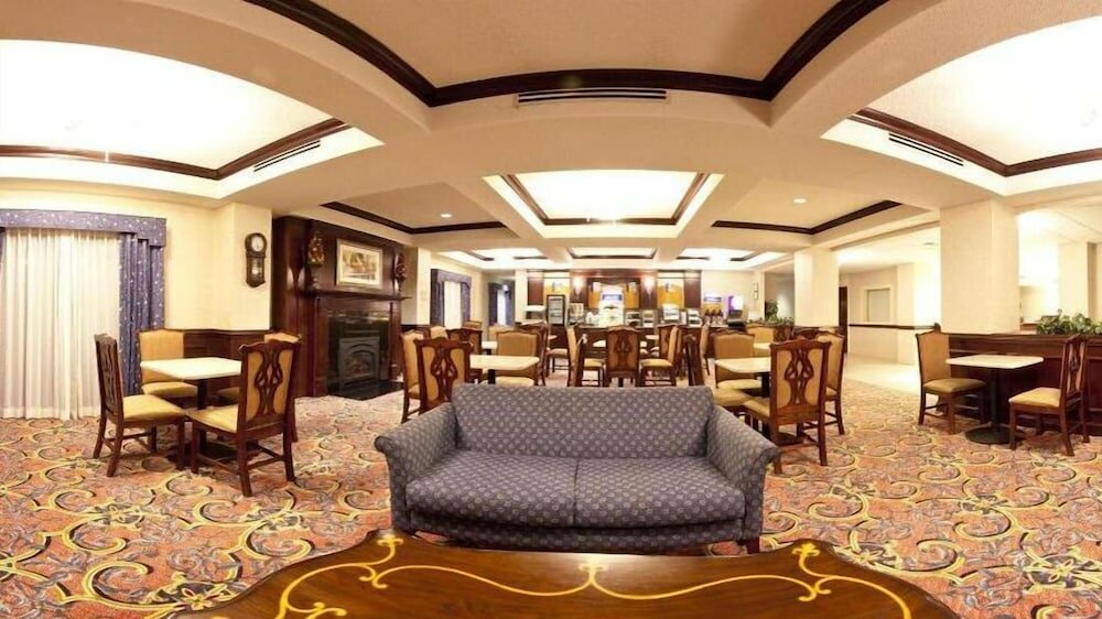 Фото Holiday Inn Express Hotel & Suites Chesapeake, an Ihg Hotel