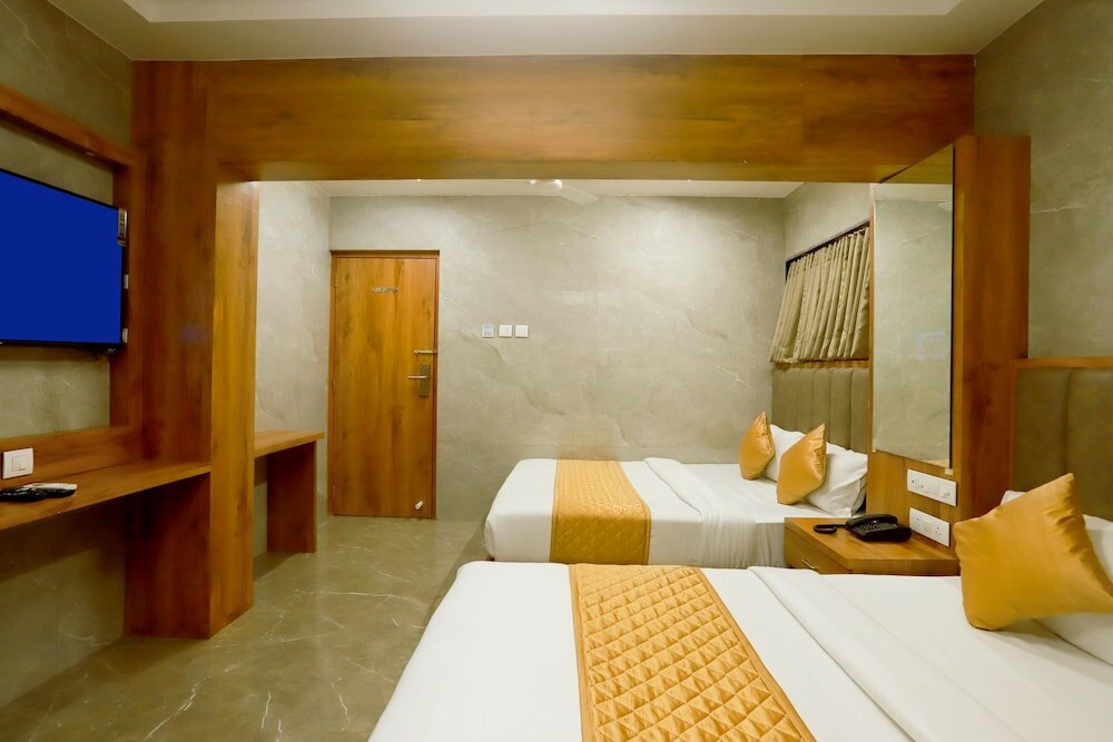 Фото Hotel Karishma