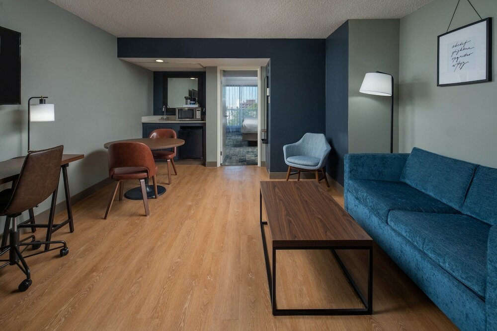 Фото Four Points by Sheraton Suites Tampa Airport Westshore