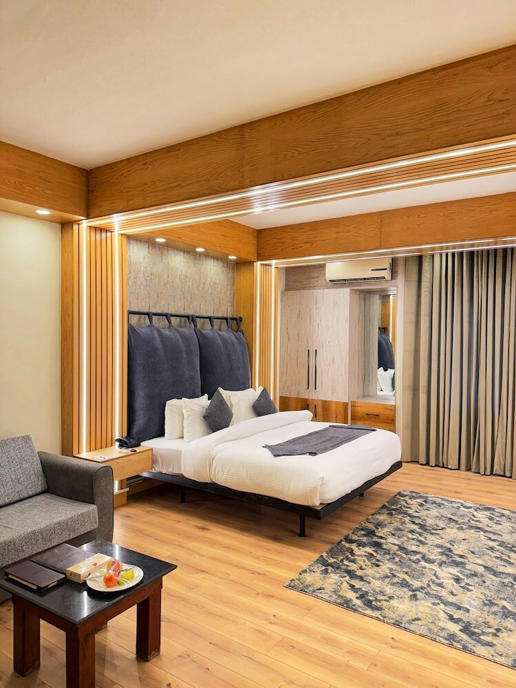 Фото Grand Islamabad Hotel