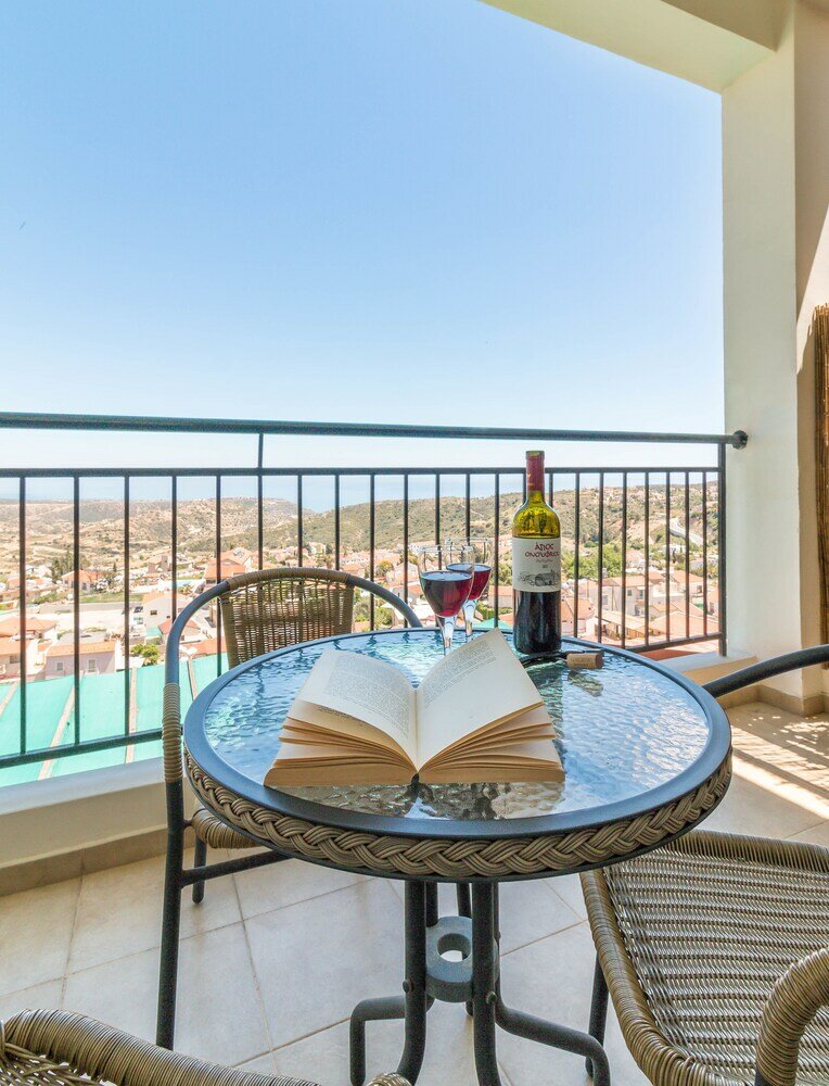 Фото Hill View Restaurant & Apartments