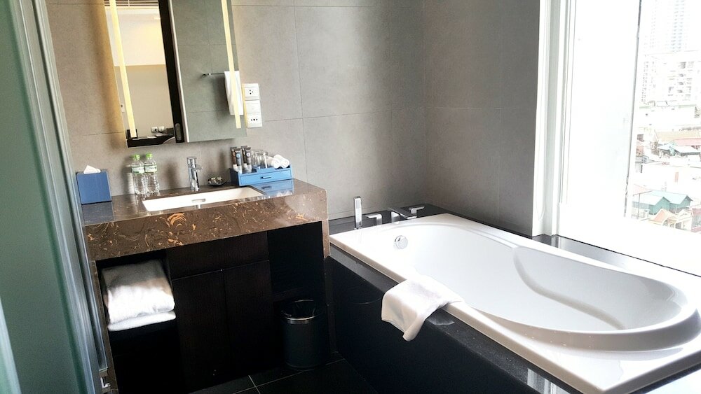 Фото Novotel Suites Hanoi