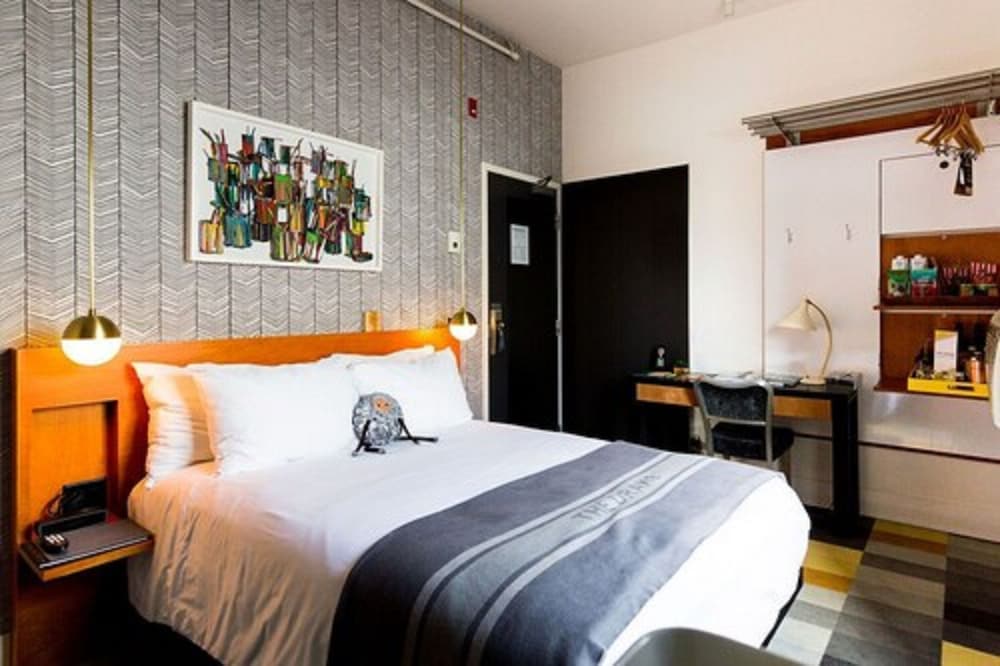 Фото The Drake Hotel