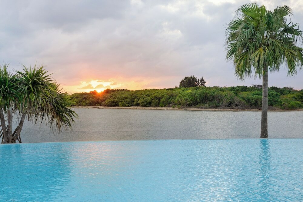 Фото Ishigaki Resort Hotel