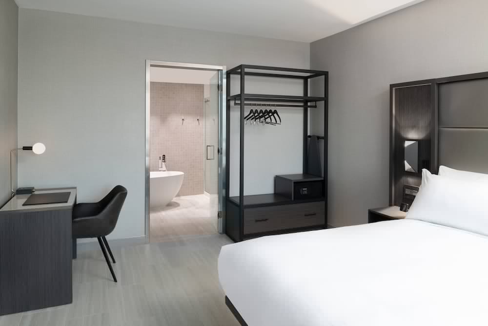 Фото Ac Hotel by Marriott Portsmouth