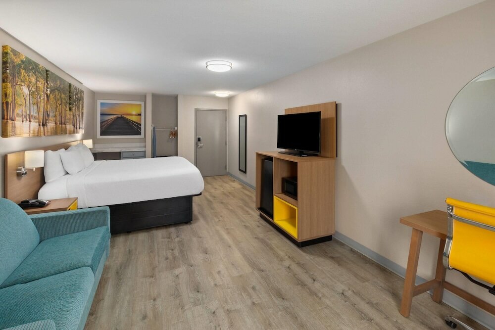 Фото Days Inn by Wyndham Lincoln