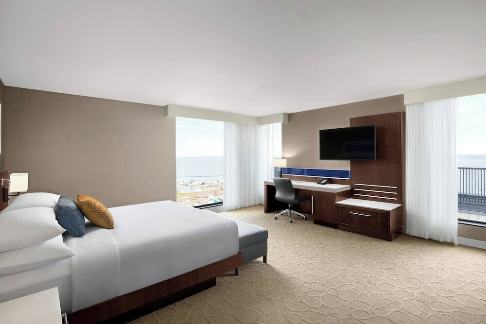 Фото Delta Hotels by Marriott Thunder Bay