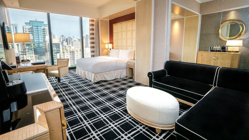 Фото The Lin Hotel