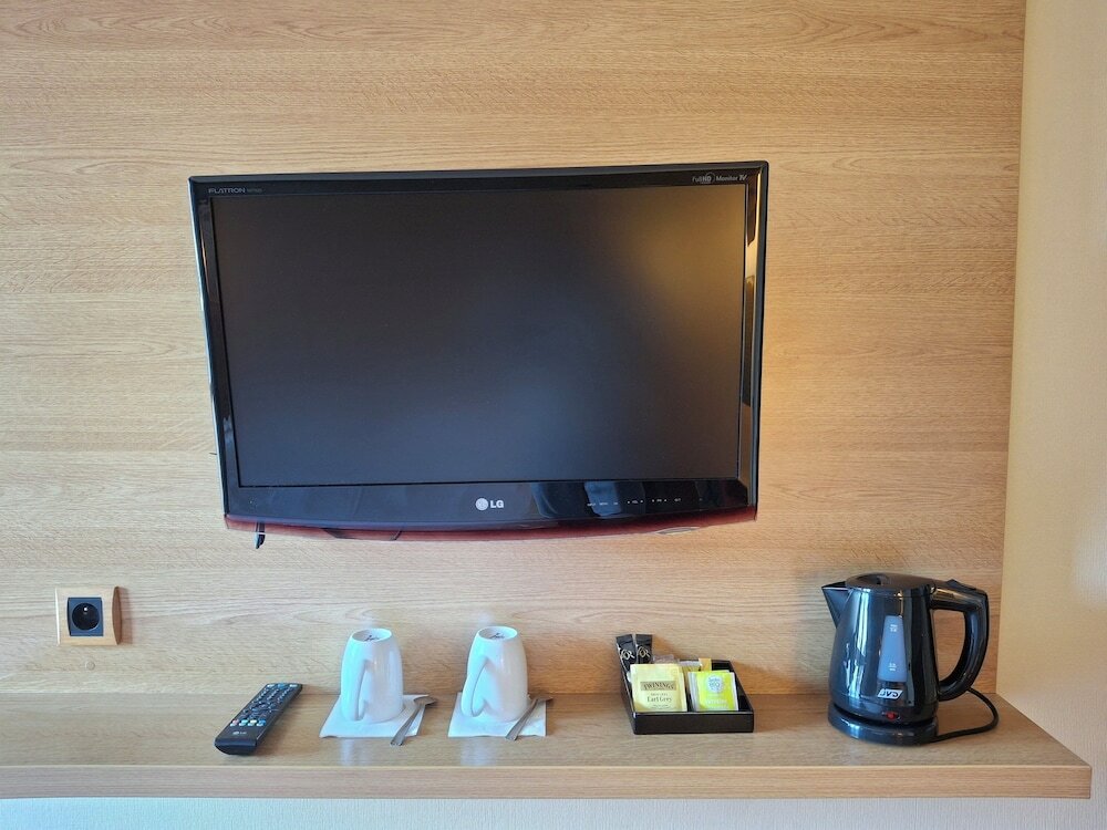 Фото Inter-Hotel De La Tour Maje