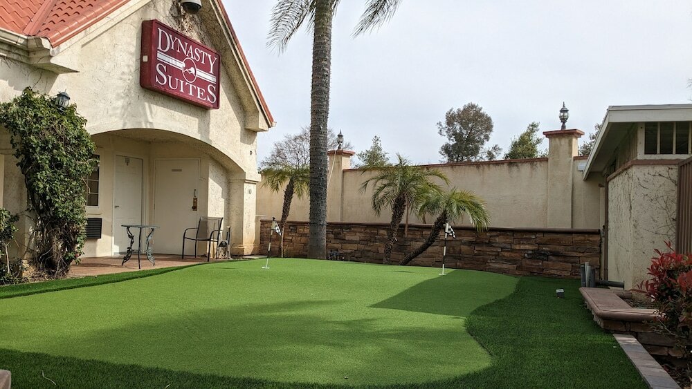 Фото Dynasty Suites Redlands