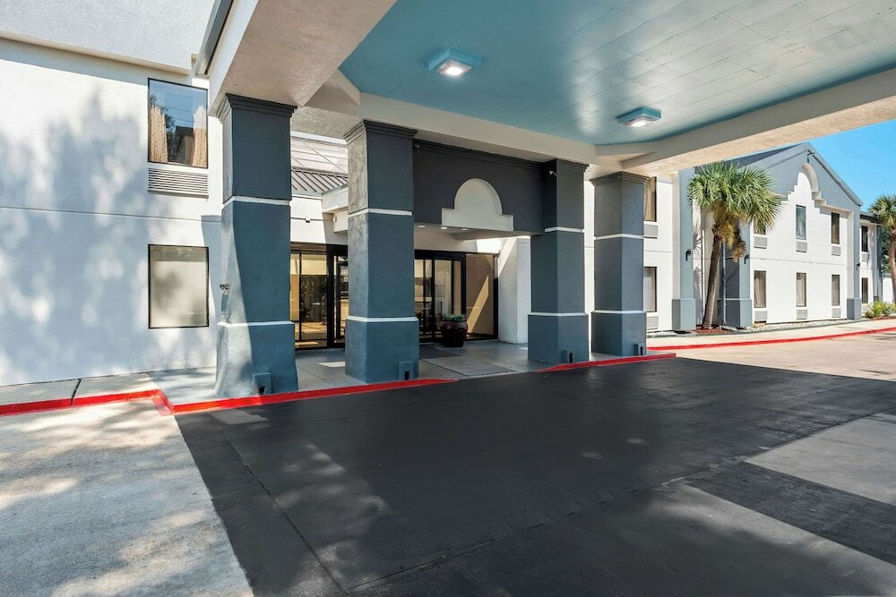 Фото Quality Inn & Suites Lafayette