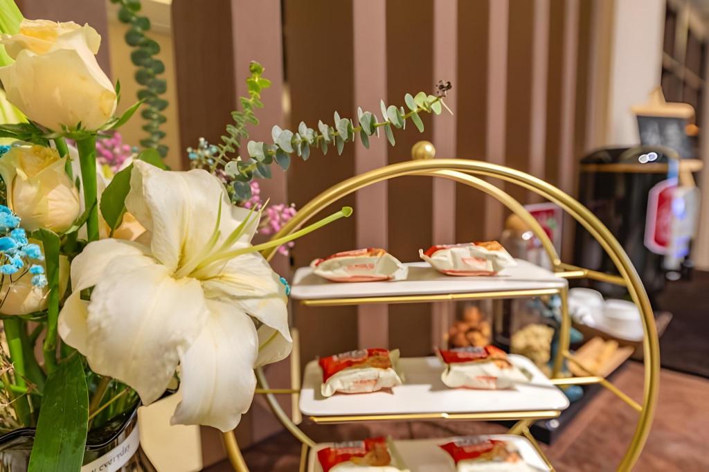 Фото Homeinn Plus Hotel (Beijing Guomao Heshenghui)