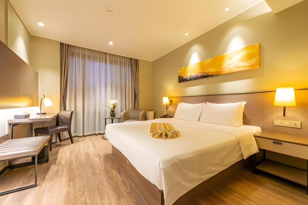 Фото Homeinn Plus Hotel (Beijing Guomao Heshenghui)