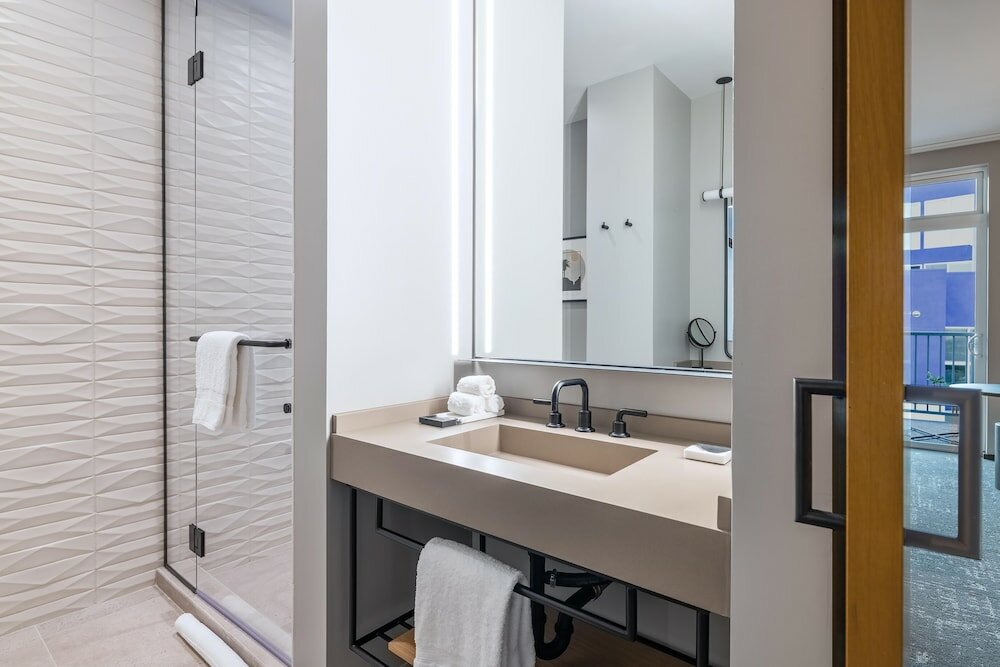 Фото The Shay, a Destination by Hyatt Hotel