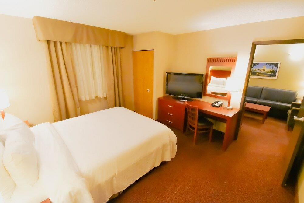 Фото Canad Inns Destination Centre Fort Garry