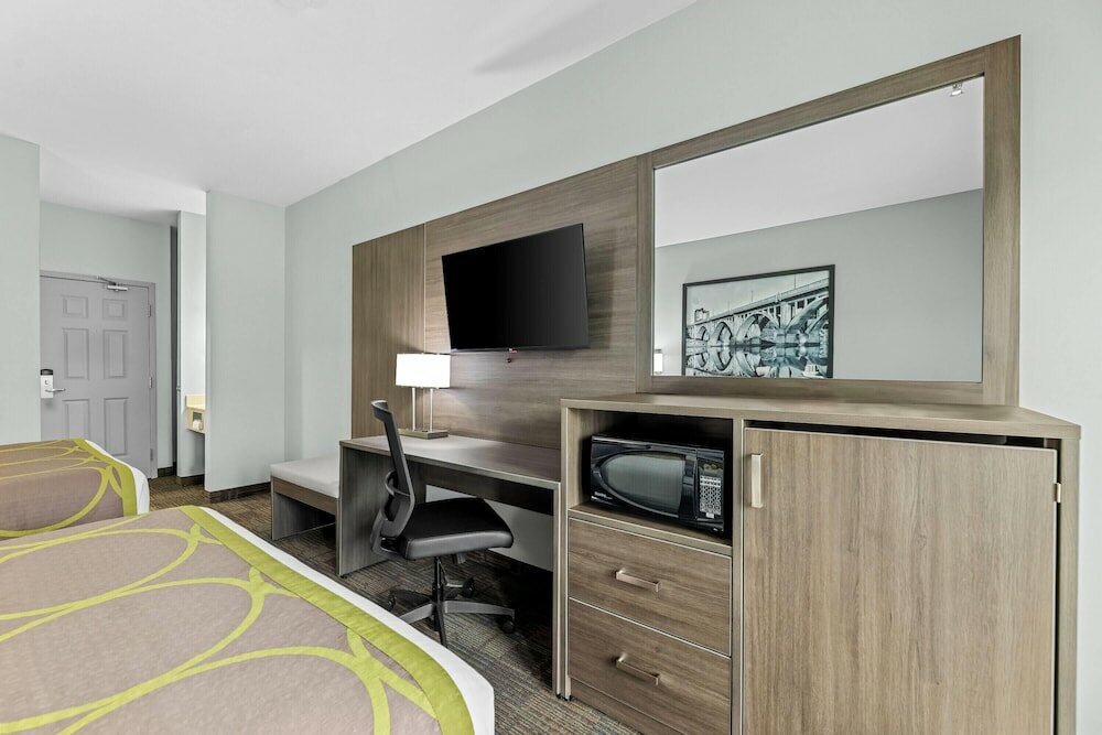 Фото Super 8 by Wyndham Saskatoon Near Saskatoon Airport