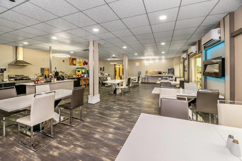 Фото Quality Inn Sunshine Suites