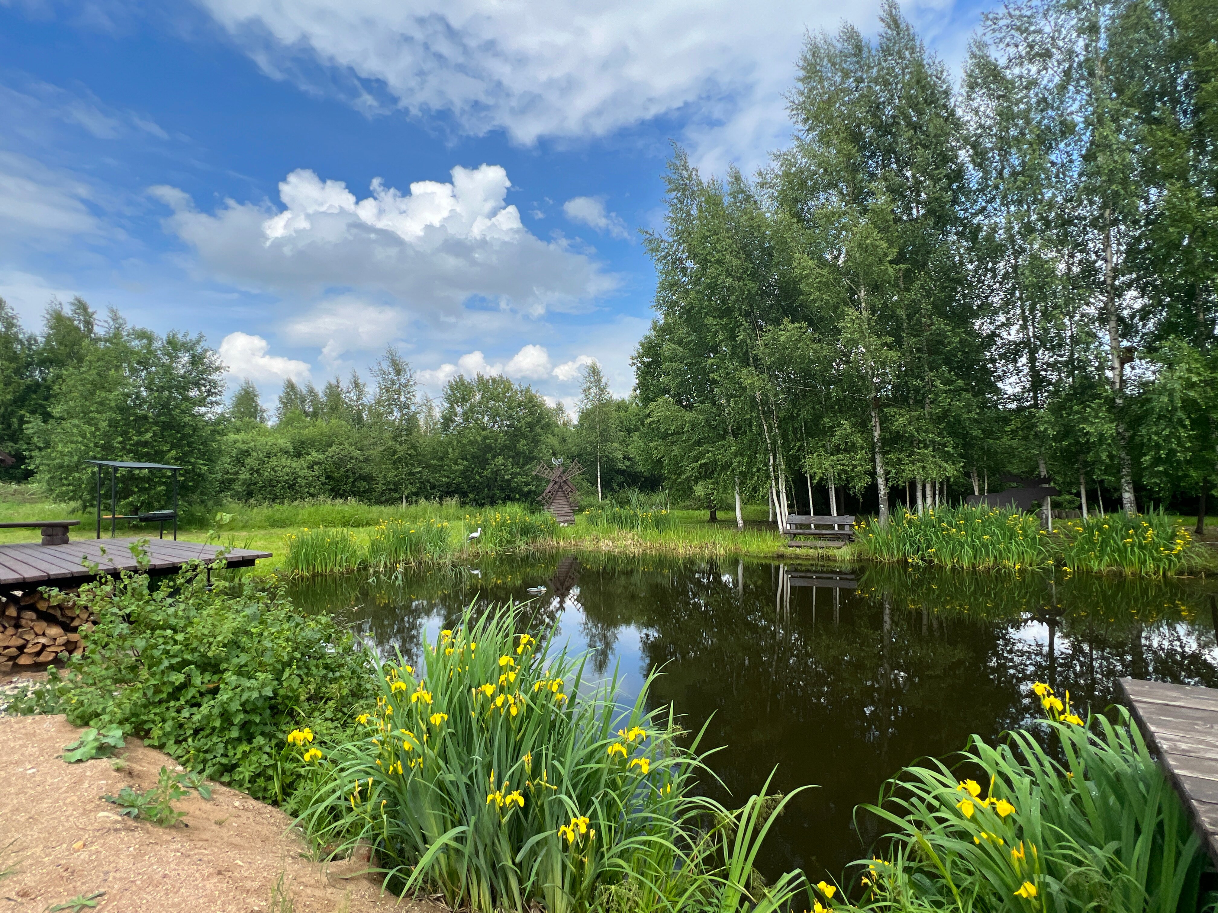 Фото Дом у пруда