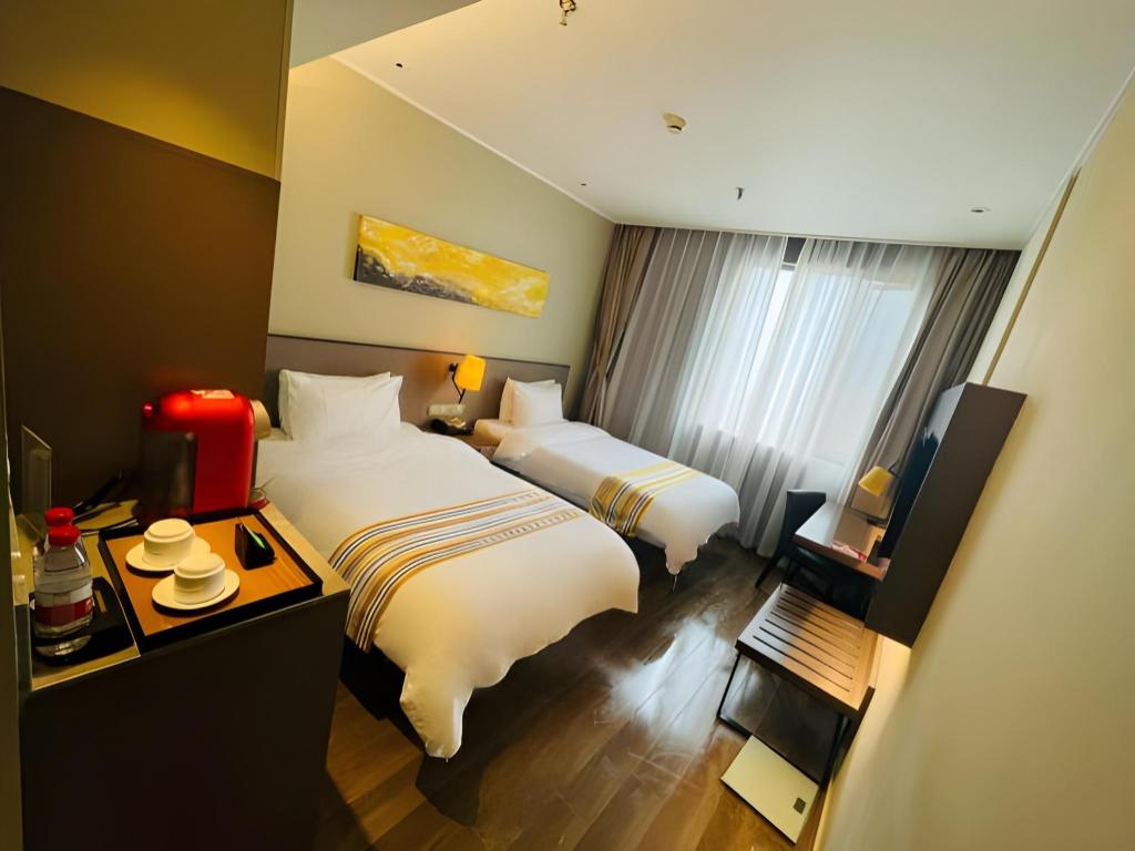 Фото Homeinn Plus Hotel Shanghai Bund Jinling East Road