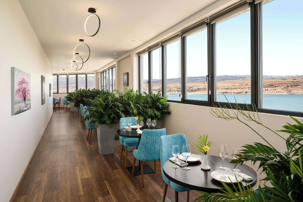 Фото Gino Seaside Tbilisi, trademark Collection by Wyndham
