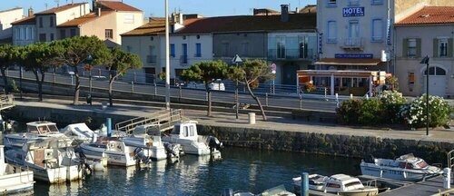 Гостиница L'h& xF4; tel du Port в Нарбонне