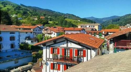 Гостиница Hostal Ekaitza в Байонне