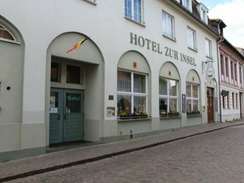 Zur Insel