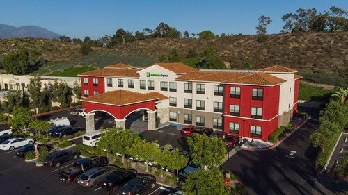 Гостиница Holiday Inn Express & Suites Lake Forest, an Ihg Hotel в Лейк Форест