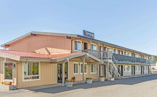 Гостиница Travelodge by Wyndham Newport в Ньюпорте