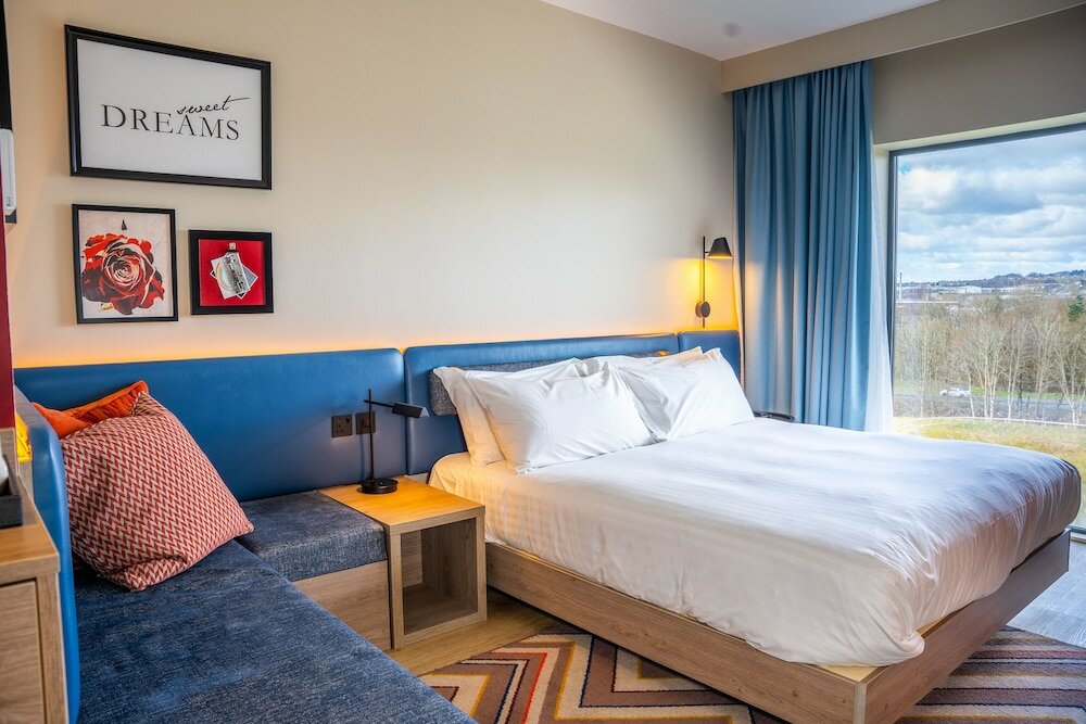 Фото Hampton by Hilton Blackburn