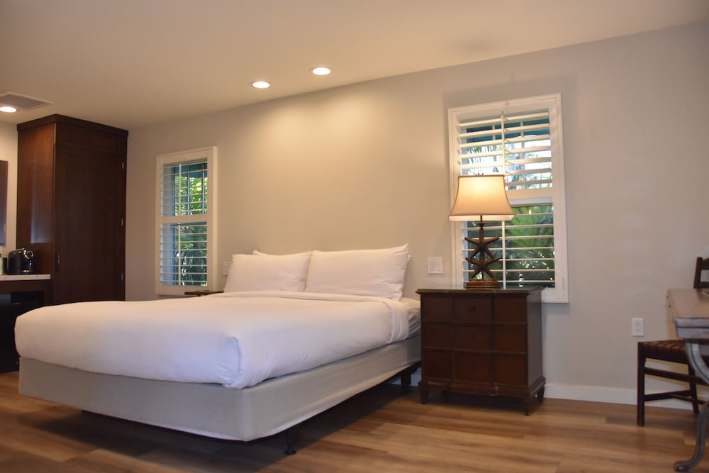 Фото Franciscan Inn & Suites