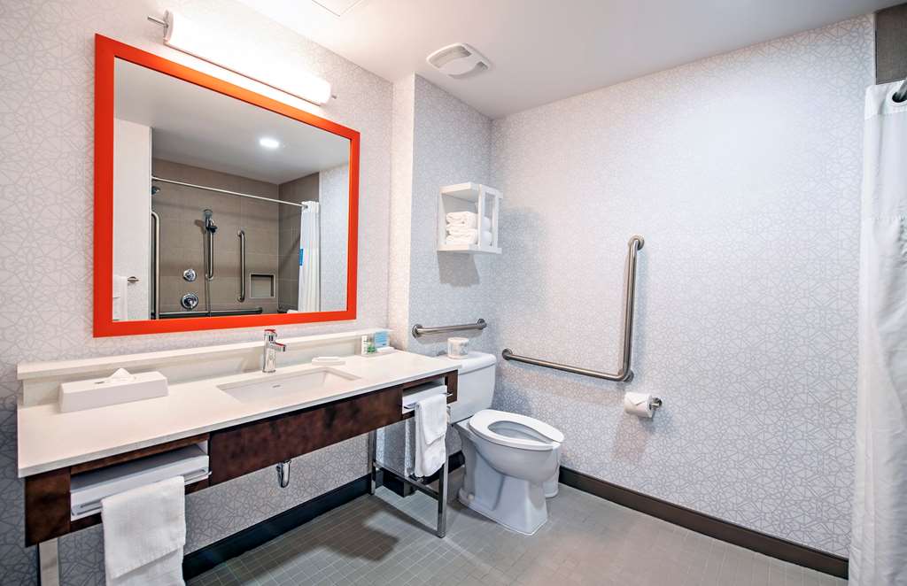 Фото Hampton Inn by Hilton Ottawa