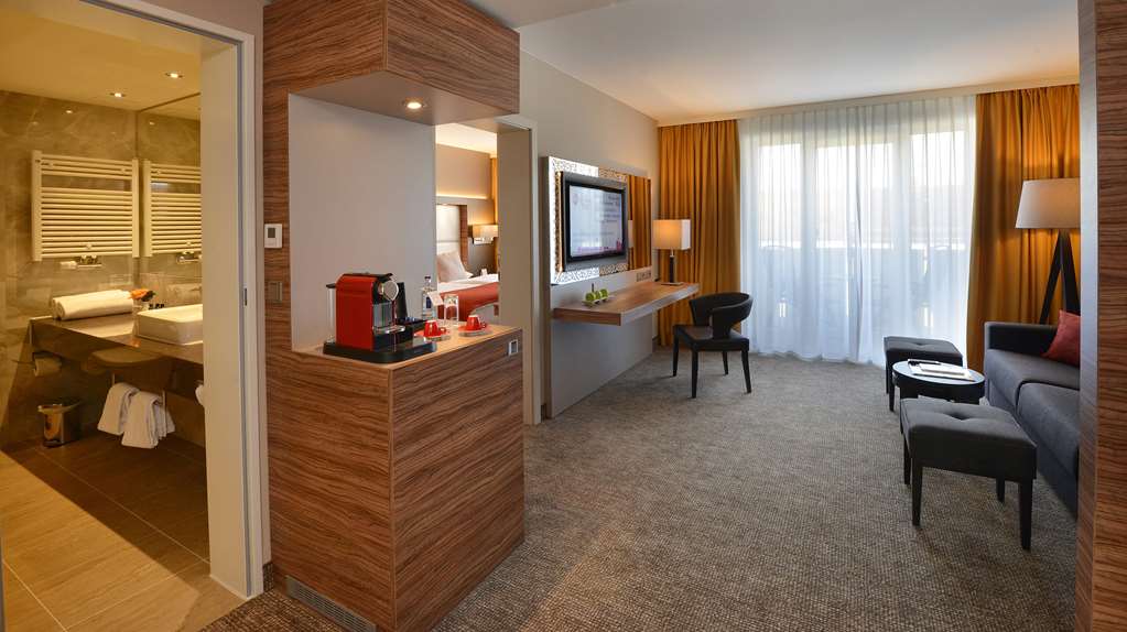 Фото Best Western Plus Delta Park Hotel