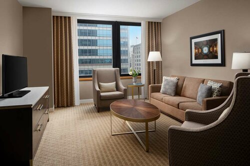 Гостиница Hilton Indianapolis Hotel & Suites в Индианаполисе