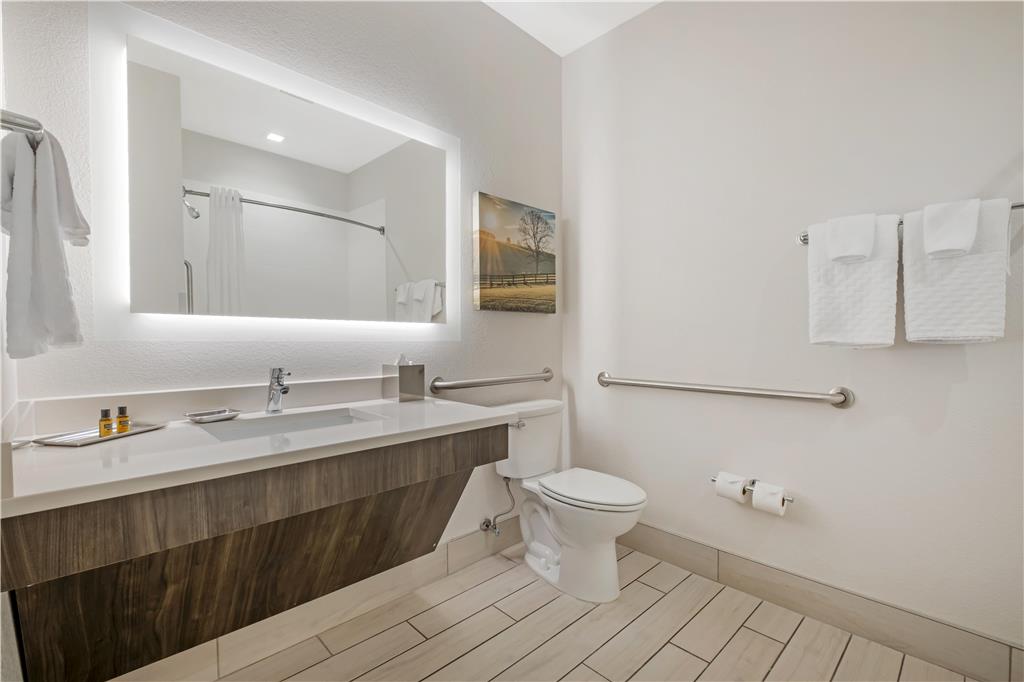 Фото B/w Plus Elizabethtown Inn & Suites