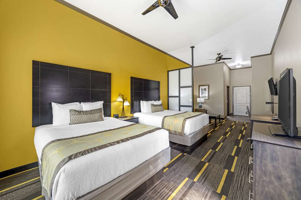 Фото Best Western Plus Emerald Inn & Suites