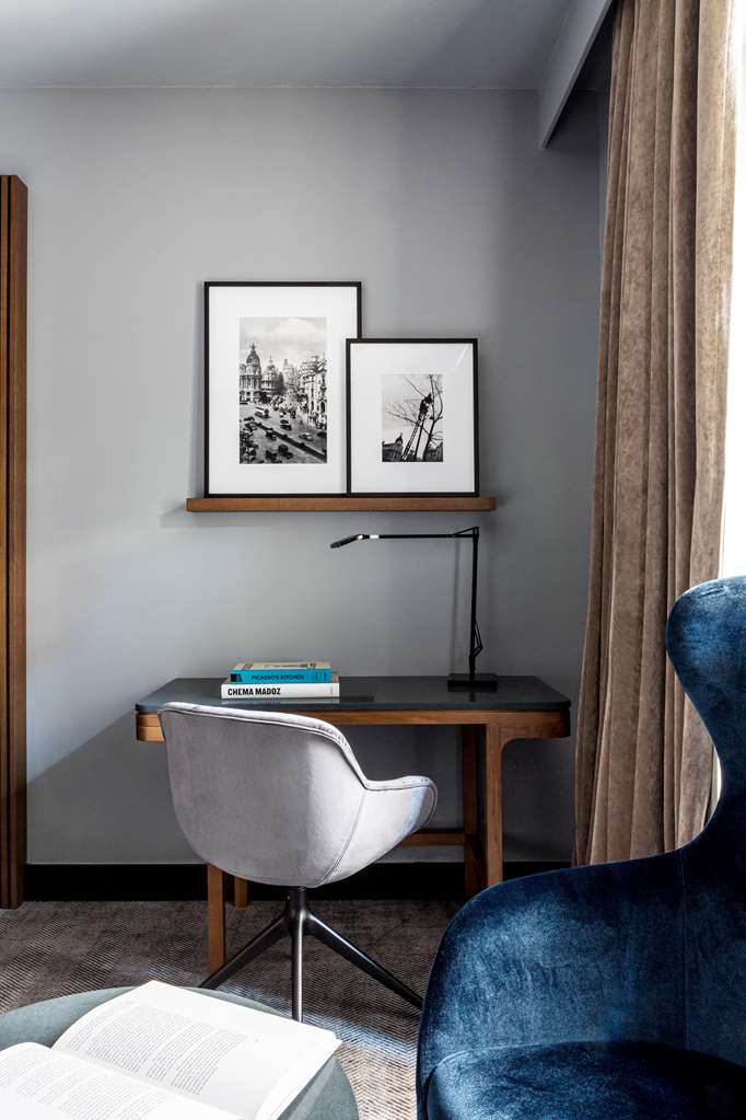 Фото Radisson Blu Hotel, Madrid Prado