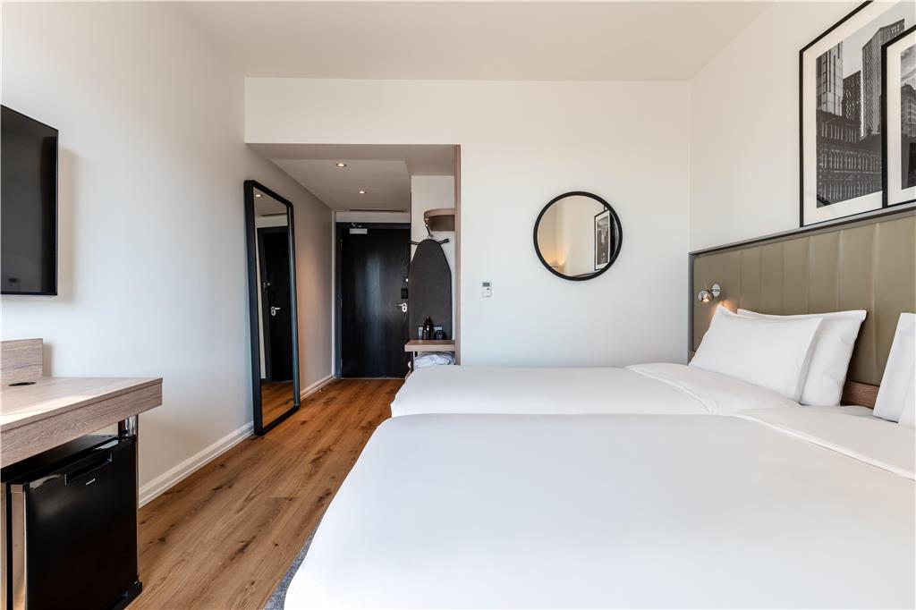 Фото Radisson Hotel Manchester City Centre, A Verified Net Zero Hotel