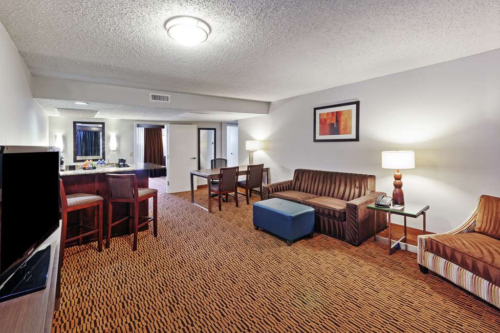Фото Embassy Suites Hotel Dallas Market Center