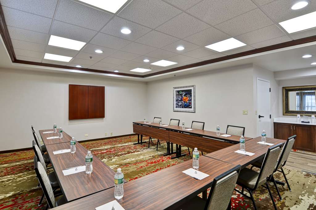 Фото Hampton Inn Albany-Wolf Road