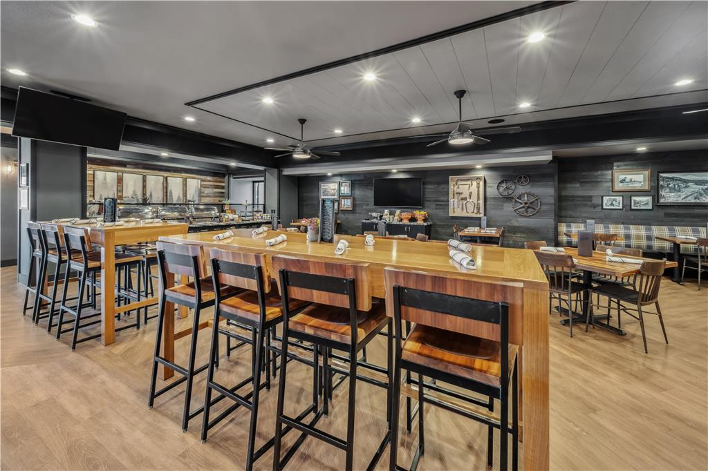 Фото Best Western Plus Hilltop Inn