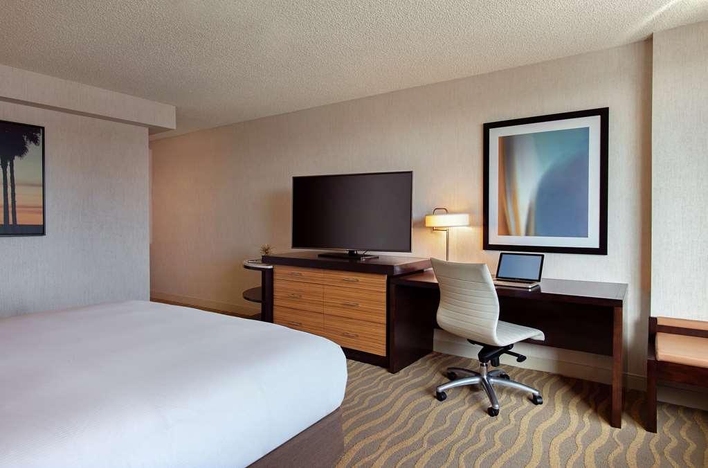 Фото DoubleTree by Hilton Hotel San Diego - Mission Valley