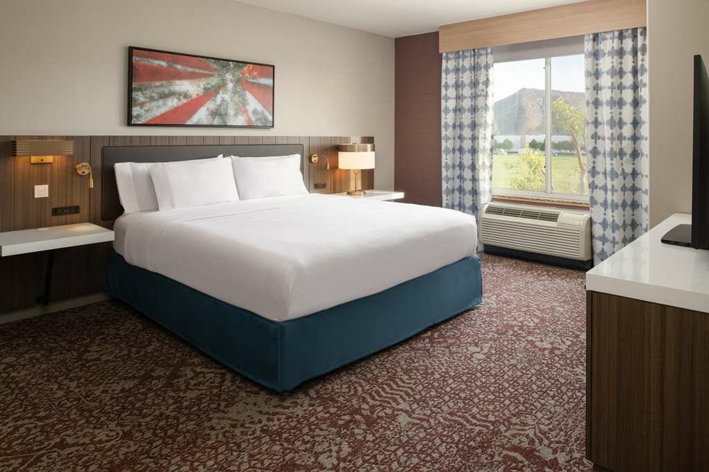 Фото Hilton Garden Inn Fontana