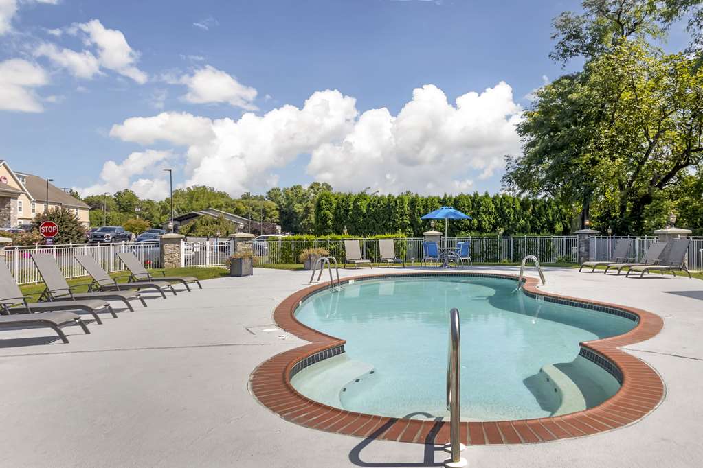 Фото Best Western Plus Revere Inn & Suites