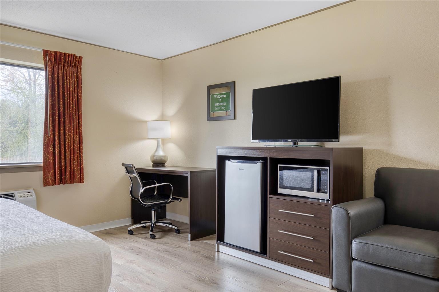 Фото Econo Lodge Massena Hwy 37