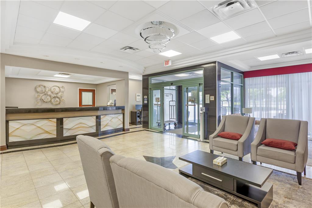 Фото Best Western Plus Travel Hotel Toronto Airport