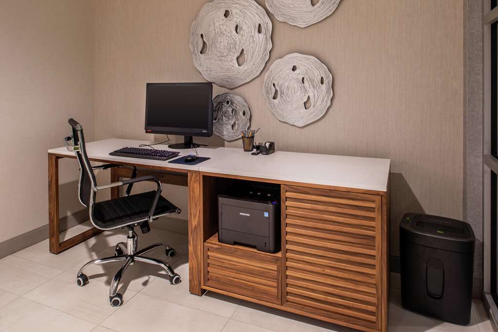 Фото Hilton Garden Inn Kansas City Airport