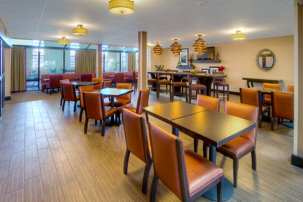 Фото Hampton Inn Russellville